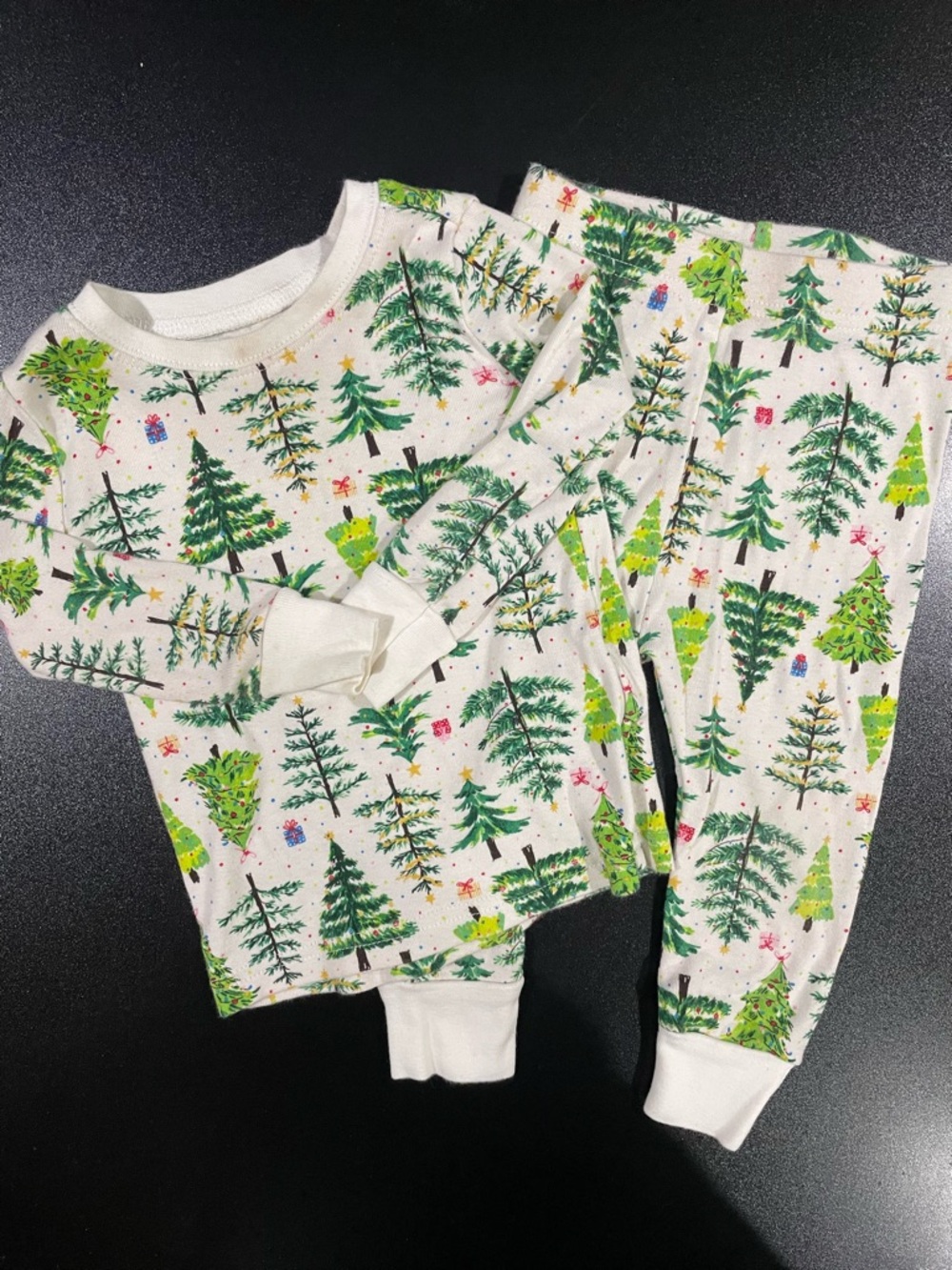 Old Navy White and Green Christmas Tree Pajama Set 12-18 mo. 🎄 🎁